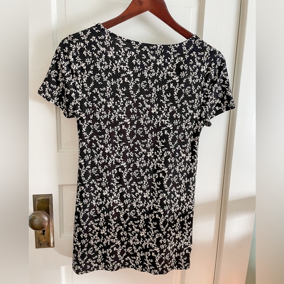 Thyme Maternity Short Sleeve Front Knot Black and White Floral Maternity Top, XS - Picture 6 of 6